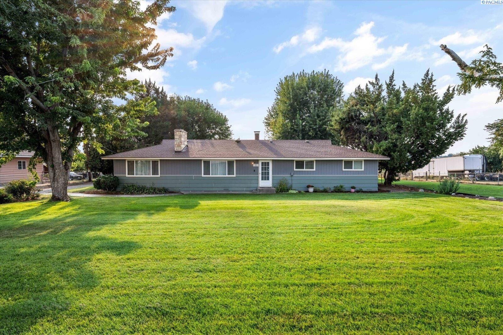 Property Photo:  1351 Cemetery Rd  WA 98944 