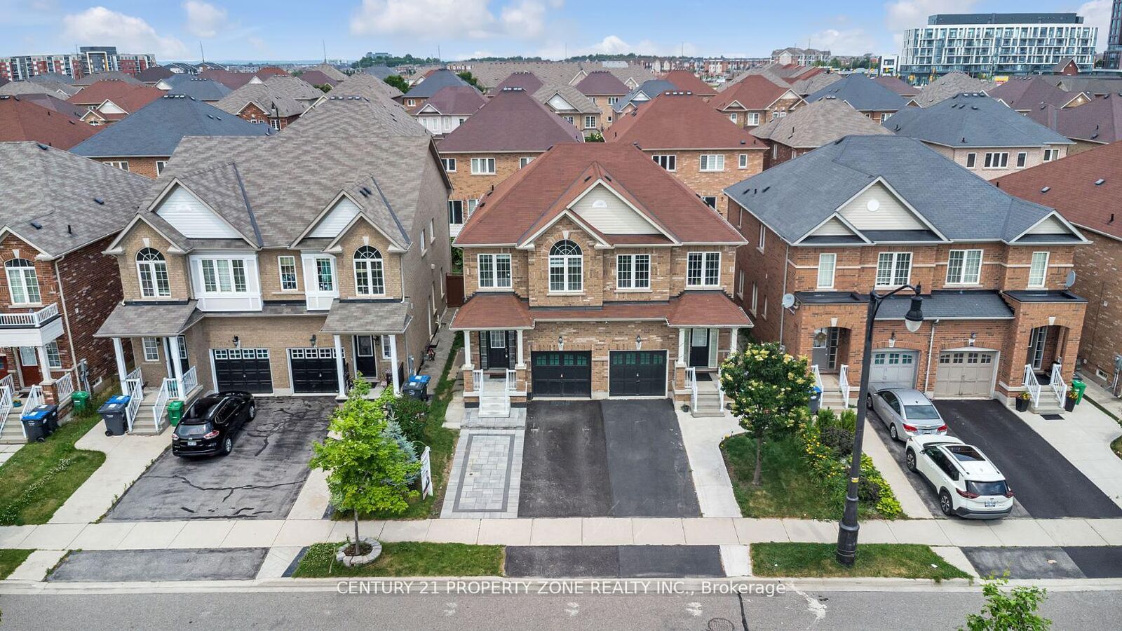 Property Photo: 17 Crumlin Crescent ON L6X 0Y4