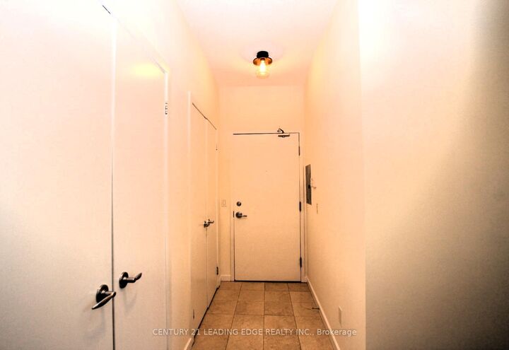 Photo de la propriété: 8 York Street 2413 ON M5J 2Y2