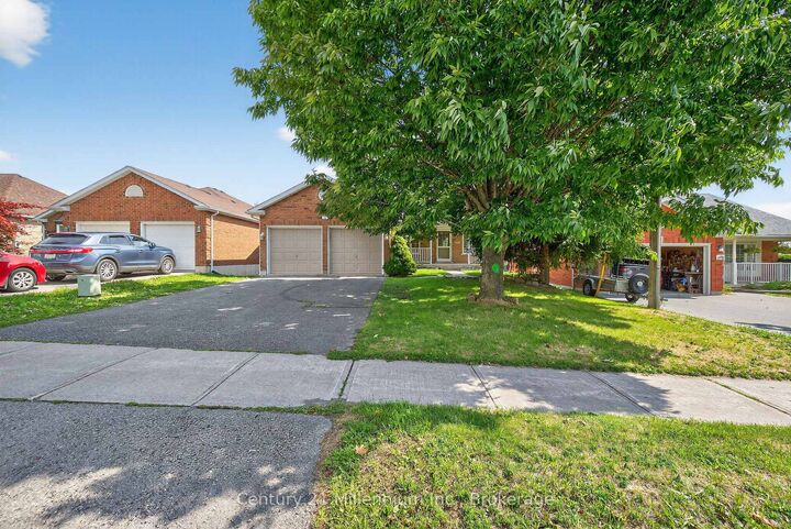 Photo de la propriété:  702 Spillsbury Drive  ON K9K 2K2