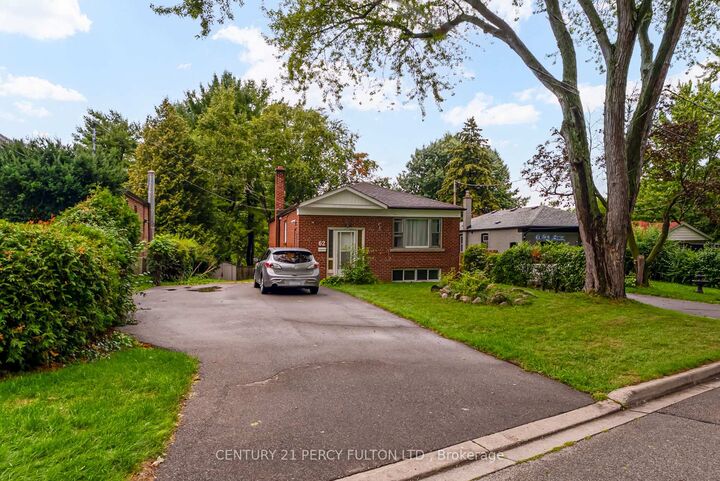 Property Photo: 62 Dale Avenue Lower ON M1J 3J5