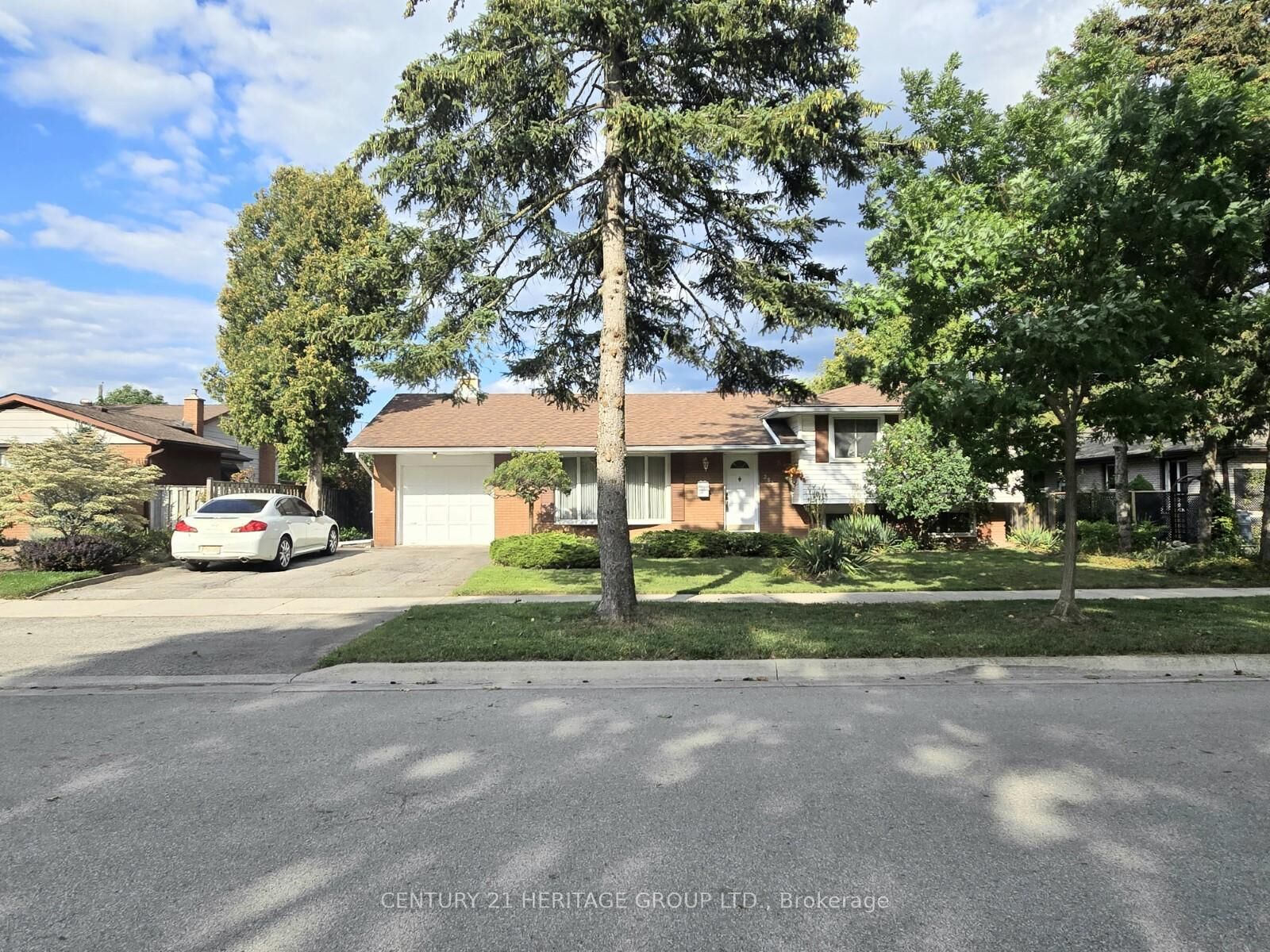 Property Photo: 353 Cosburn Crescent ON L7L 2W5