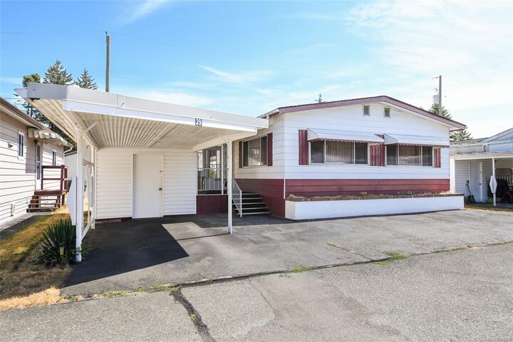 Property Photo: 1240 Wilkinson Rd 29 BC V9M 3X8