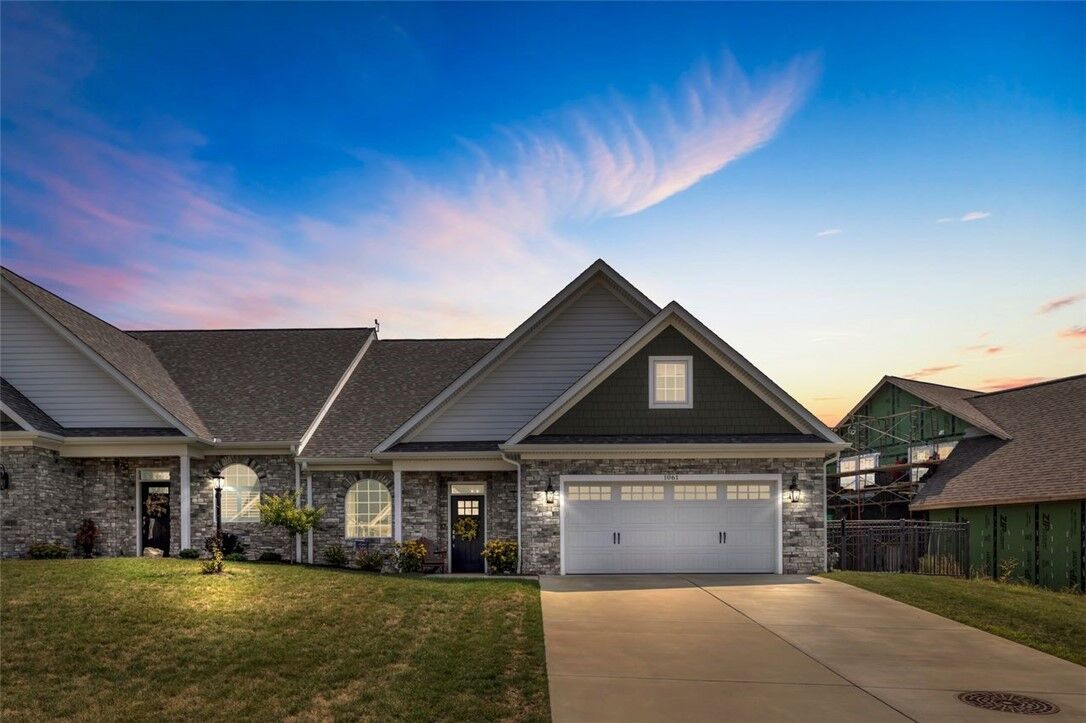 Property Photo:  1061 Blackthorne Drive  PA 15644 