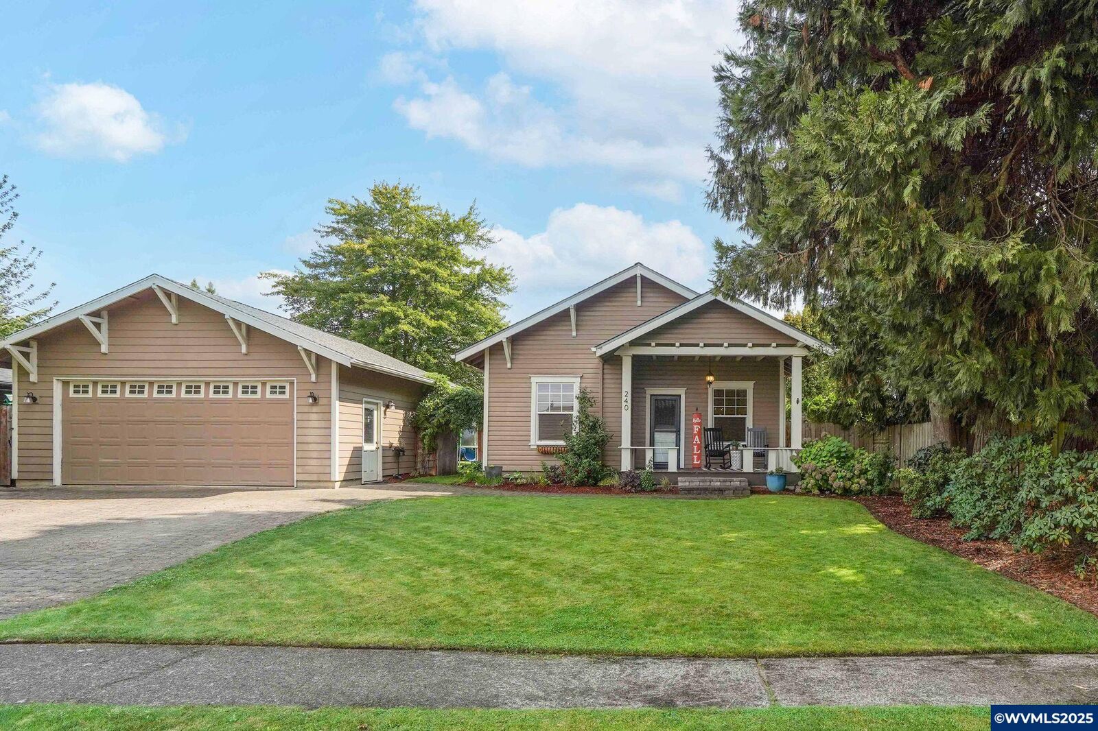 Property Photo:  240 N Noble Av  OR 97383 