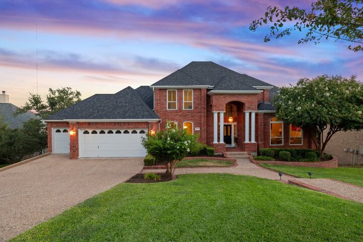 Property Photo: 2807 Round Table Road TX 78746