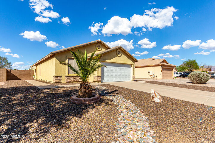 Property Photo: 1162 W 2nd Avenue AZ 85120