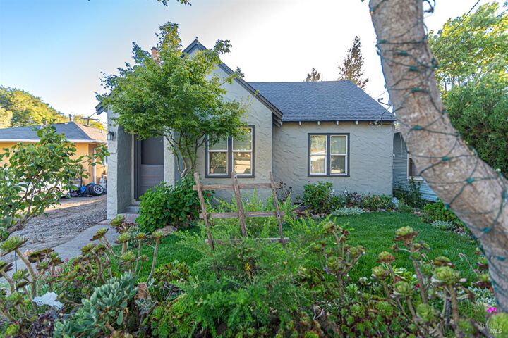 Property Photo:  717 719 Brown Street  CA 95404 