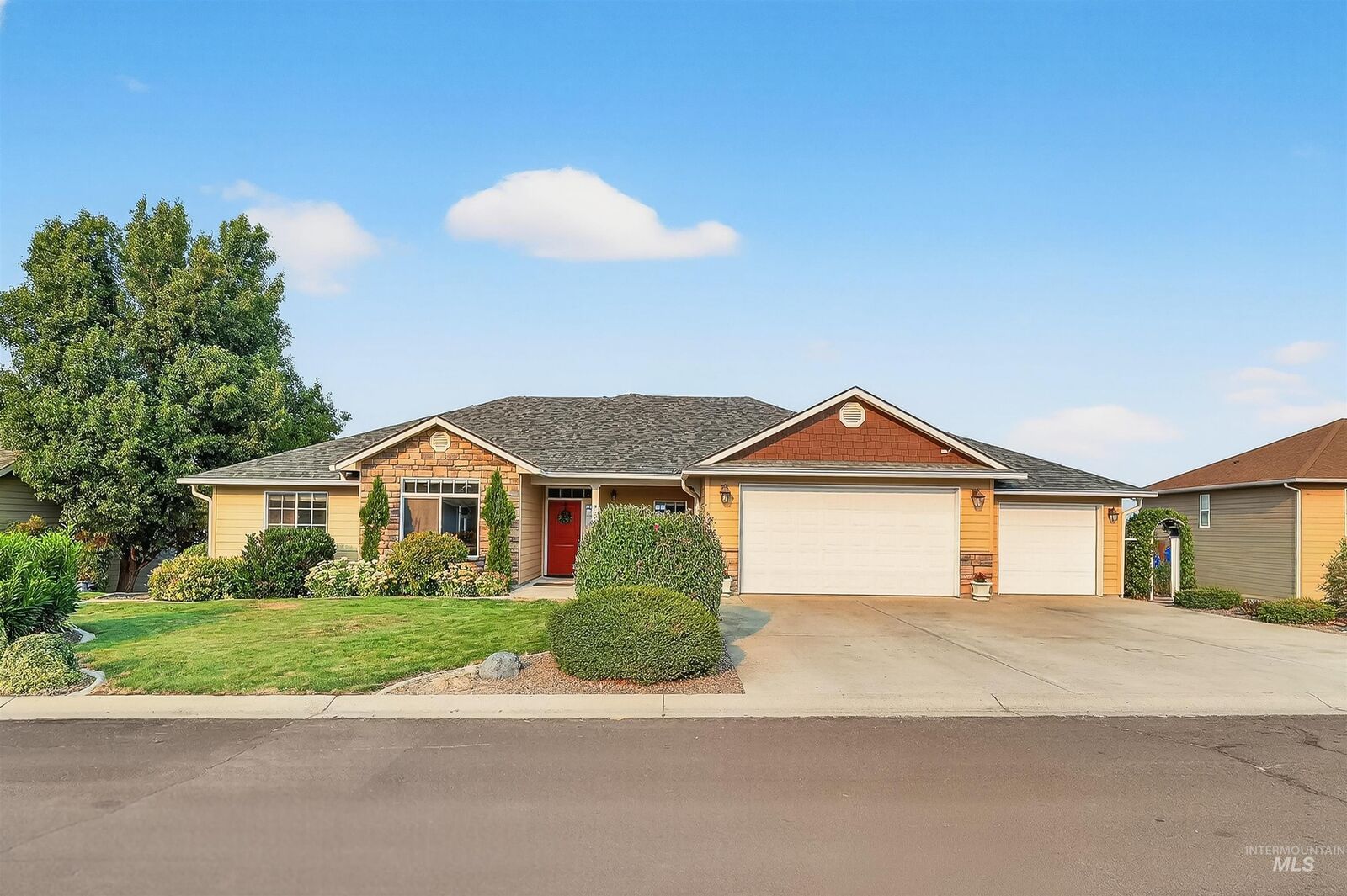 Property Photo:  929 Cypress Street  ID 83501 