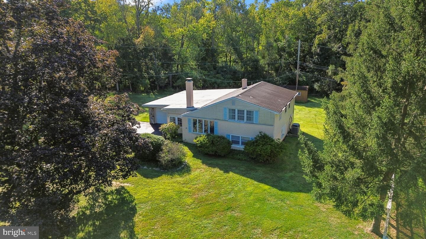 Property Photo:  28 Elbow Lane  PA 19446 