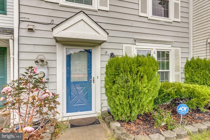 Property Photo:  6 Victoria Manor Court 6  NJ 08081 