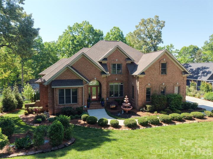 Property Photo:  107 Nautilus Court  NC 28166 