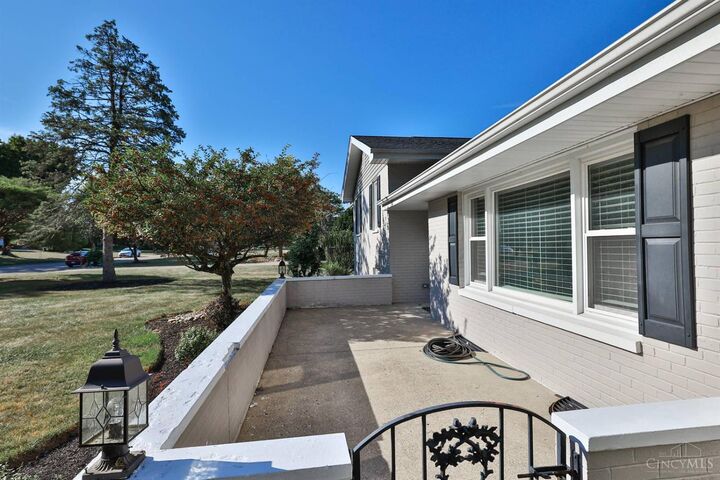 Property Photo:  612 Kenridge Drive  OH 45042 