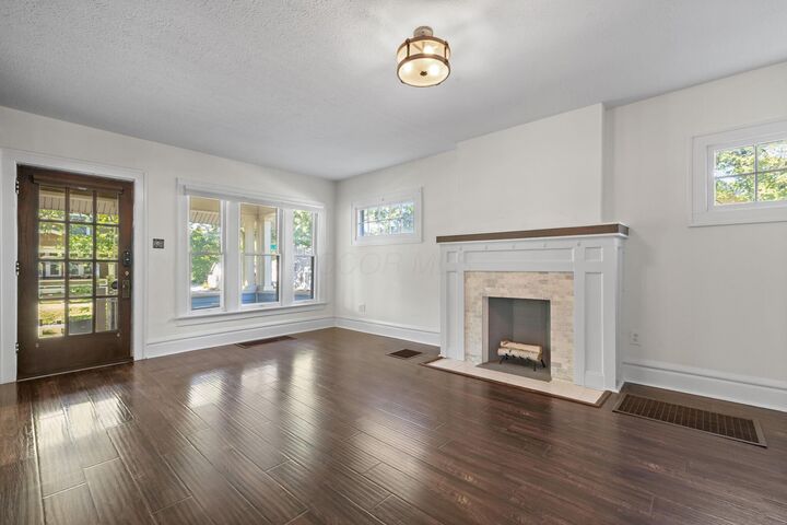 Property Photo:  270 E Kelso Road  OH 43202 