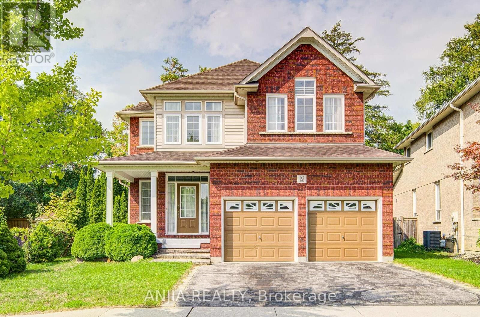 Property Photo:  10 Thistledown Crescent  ON L1R 3P2 