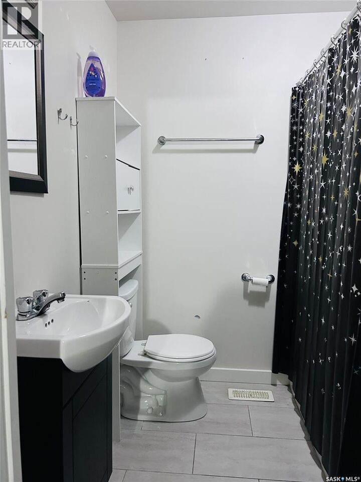 Property Photo:  1067 1st Street E  SK S6V 0C2 