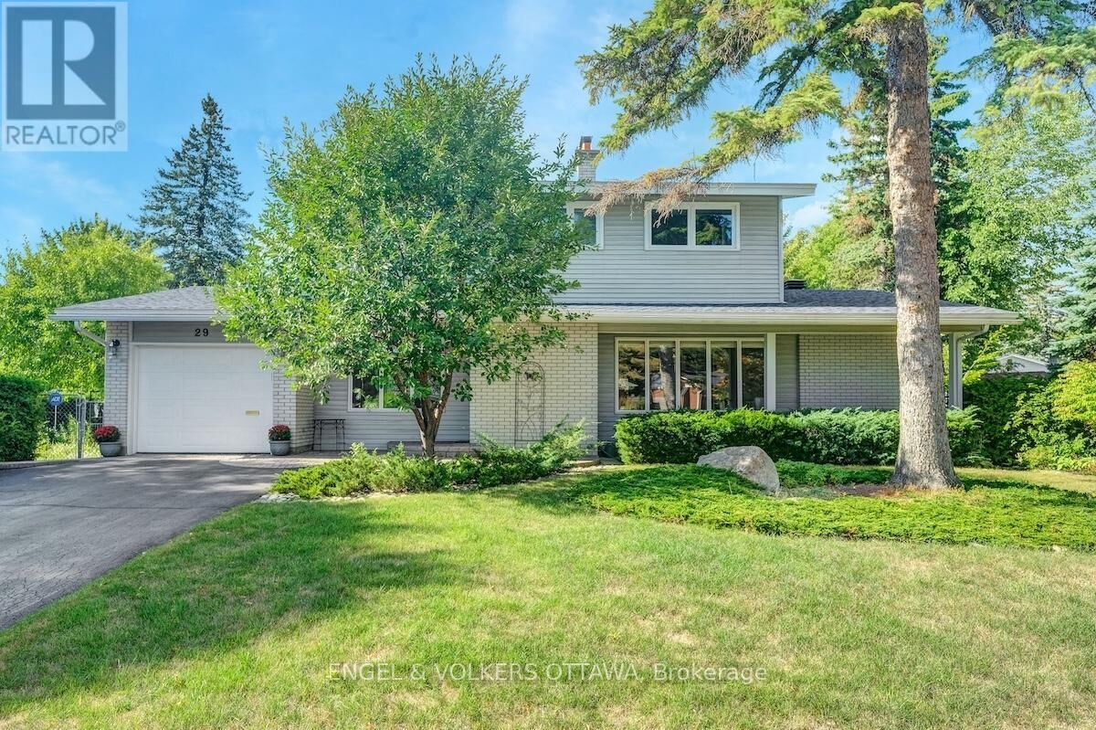 Property Photo: 29 Qualicum Street ON K2H 7H1