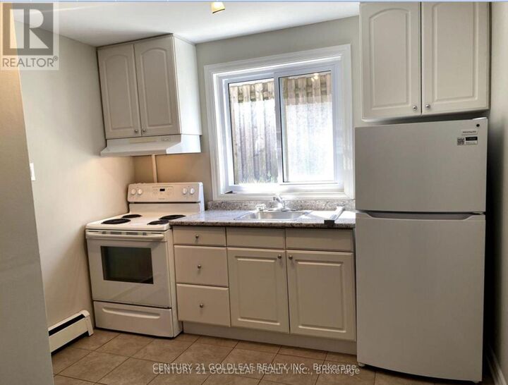 Property Photo:  543 Kirkwood Avenue  ON K1Z 5X2 