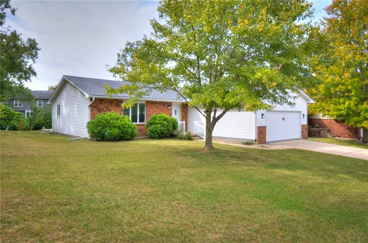 Property Photo:  933 W Frank Drive  IL 62526 