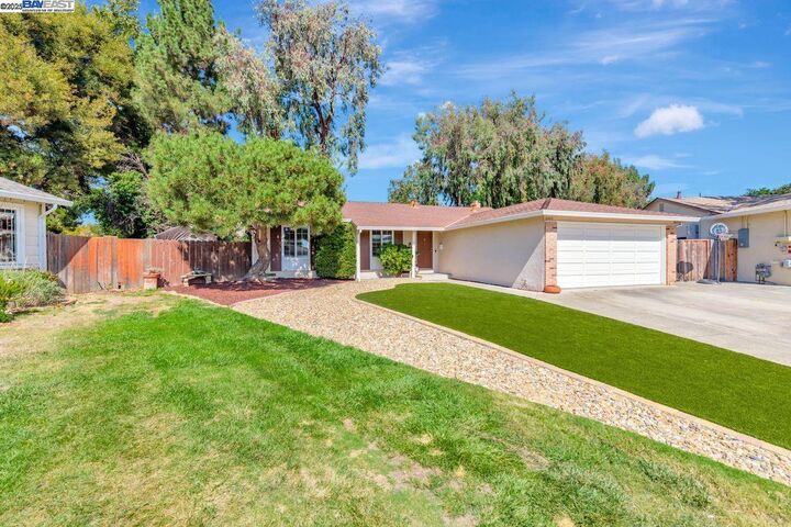 Property Photo: 2404 Maraschino Pl CA 94587