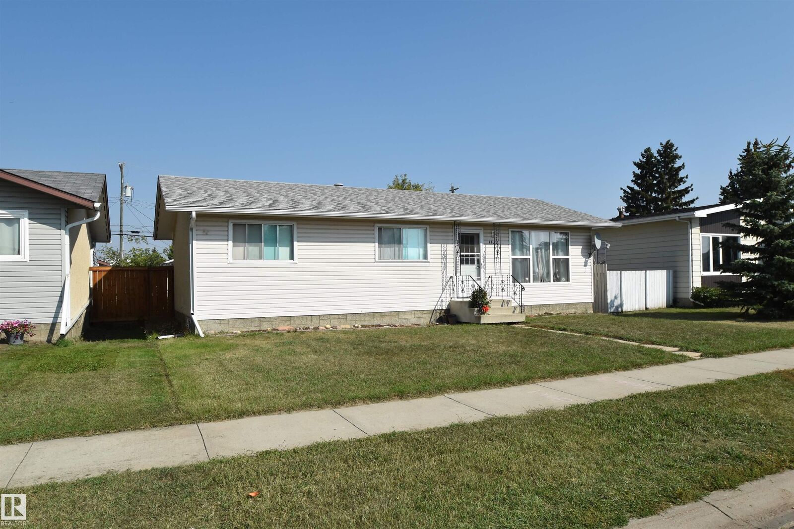 Property Photo: 4422 49 Avenue AB T0A 3A3