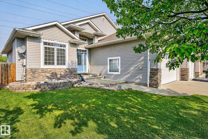 Property Photo: 34 Valleyview Ridge AB T8L 4P2