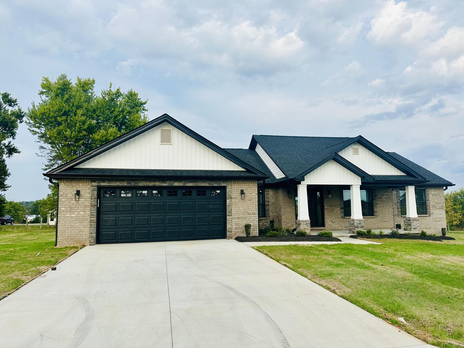 Property Photo: 127 Carriage Court KY 42503