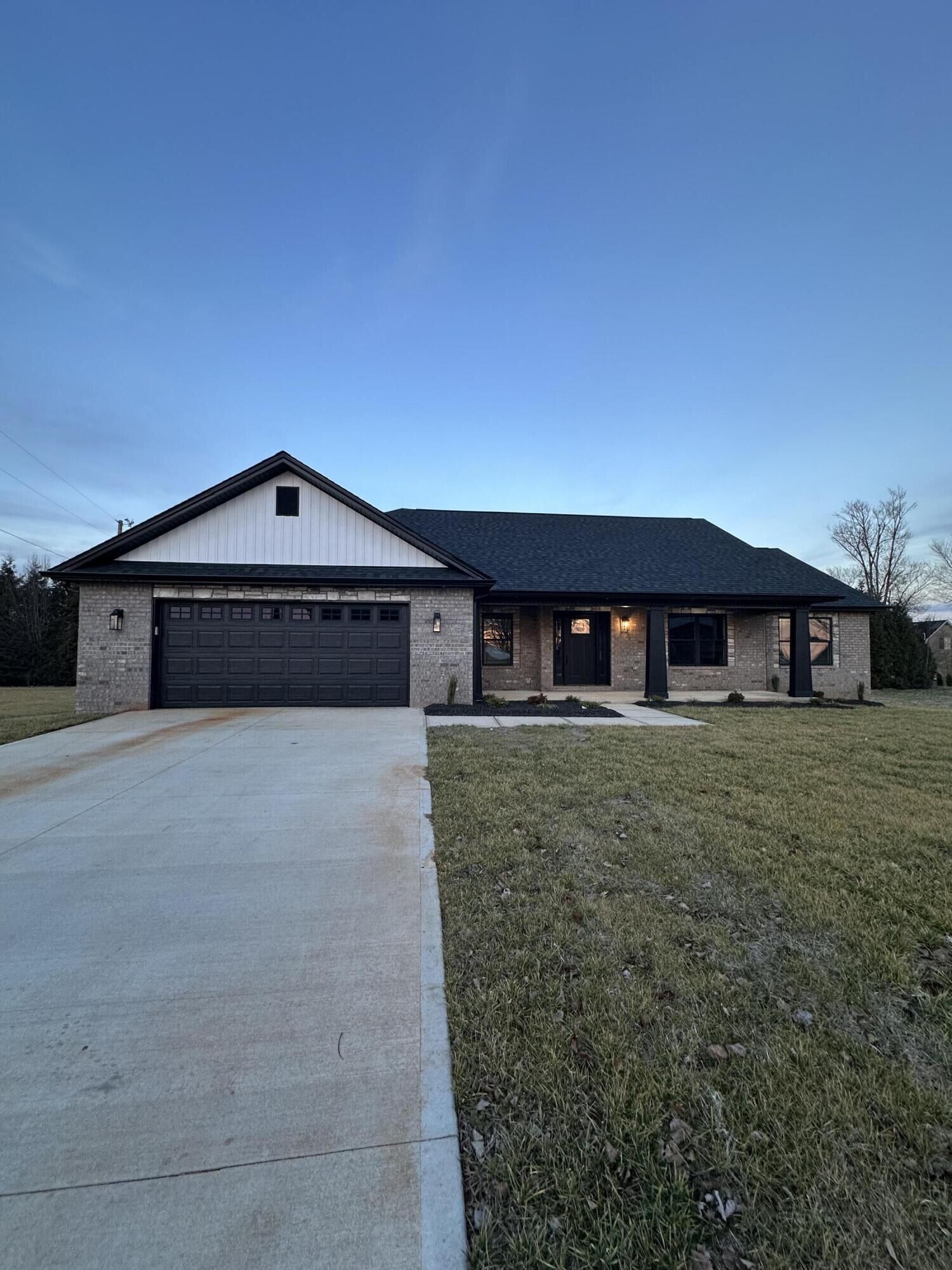 Property Photo:  127 Carriage Court  KY 42503 