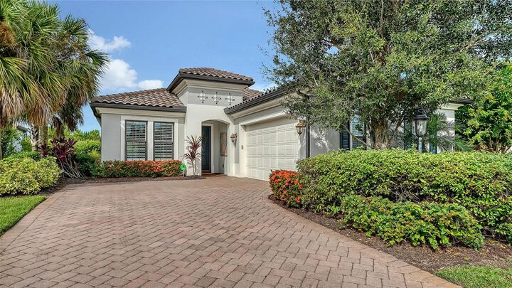 Property Photo:  16612 Collingtree Crossing  FL 34202 