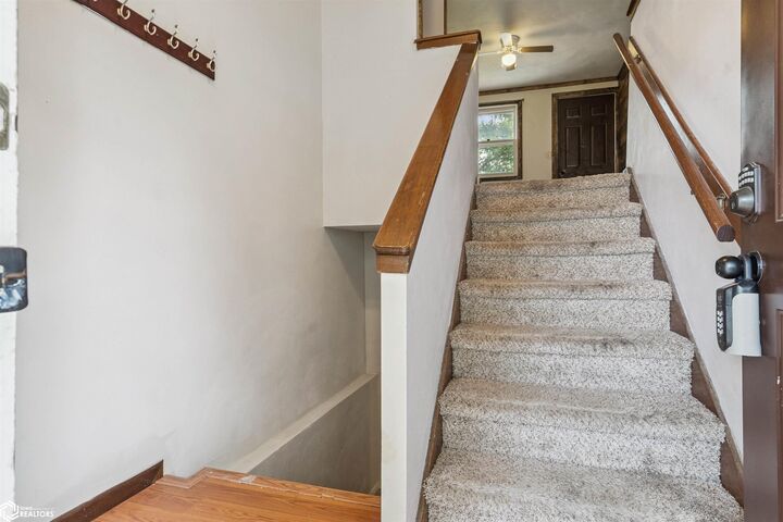 Property Photo:  802 N Bergdahl Circle  IA 52641 