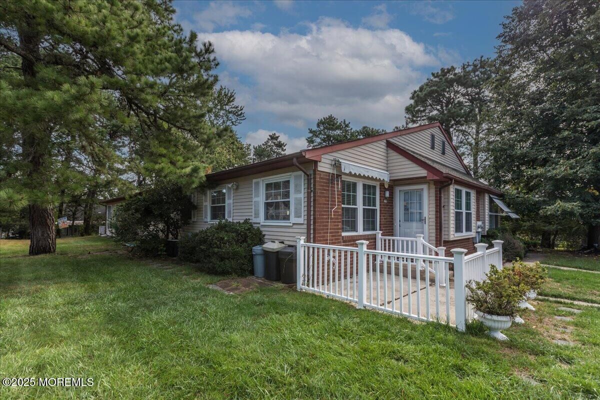 Property Photo:  41 Stonybrook Road  NJ 08759 