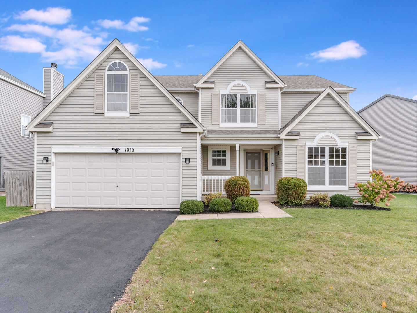 Property Photo: 1910 Arbor Fields Drive IL 60586