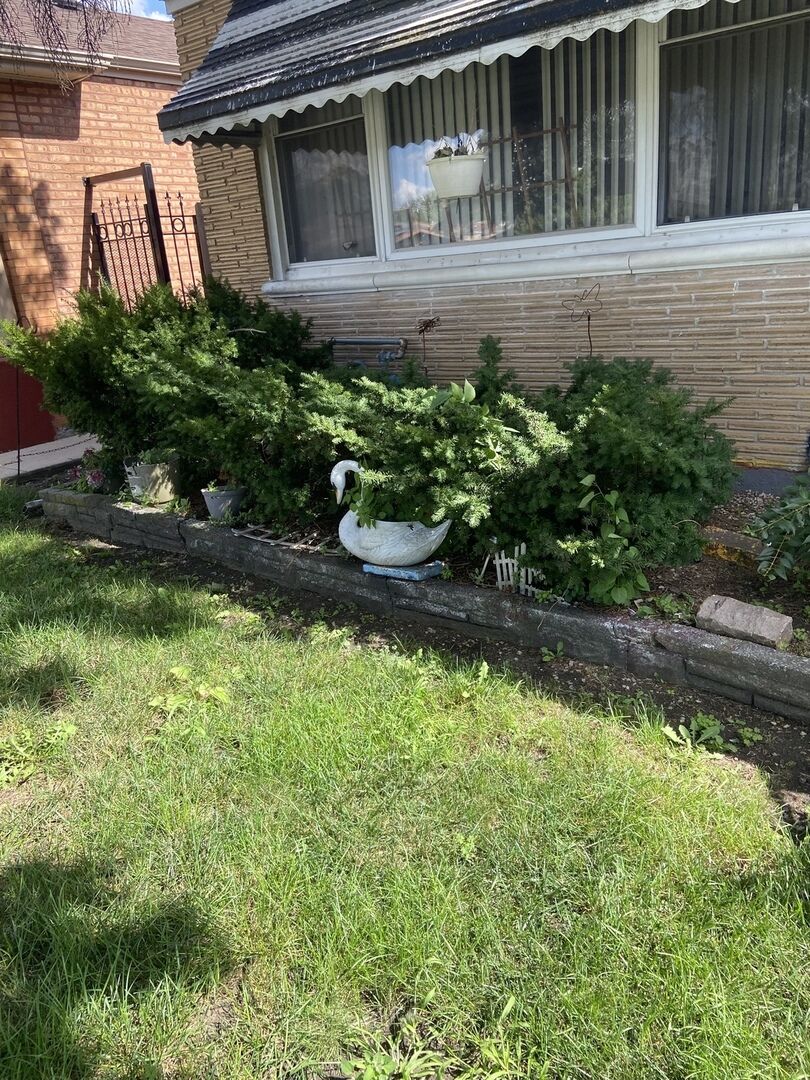 Property Photo:  2321 W 81st Place  IL 60620 