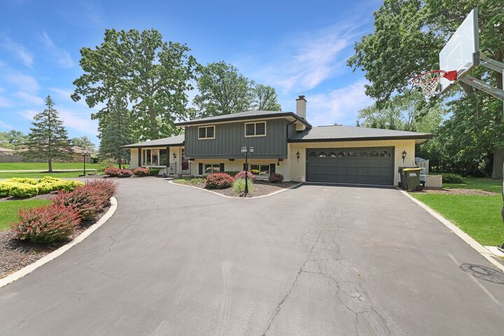 Property Photo:  336 S Central Avenue  IL 60191 