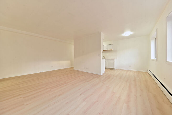 Property Photo:  7120 N Sheridan Road 213  IL 60626 
