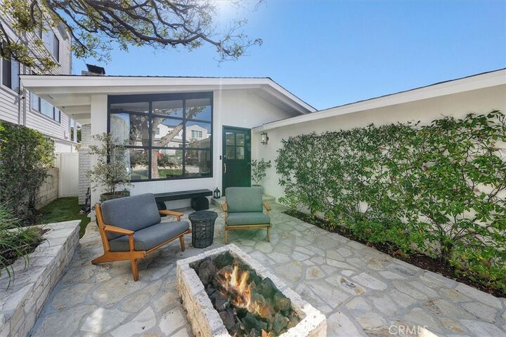 Property Photo:  3212 N Poinsettia Avenue  CA 90266 