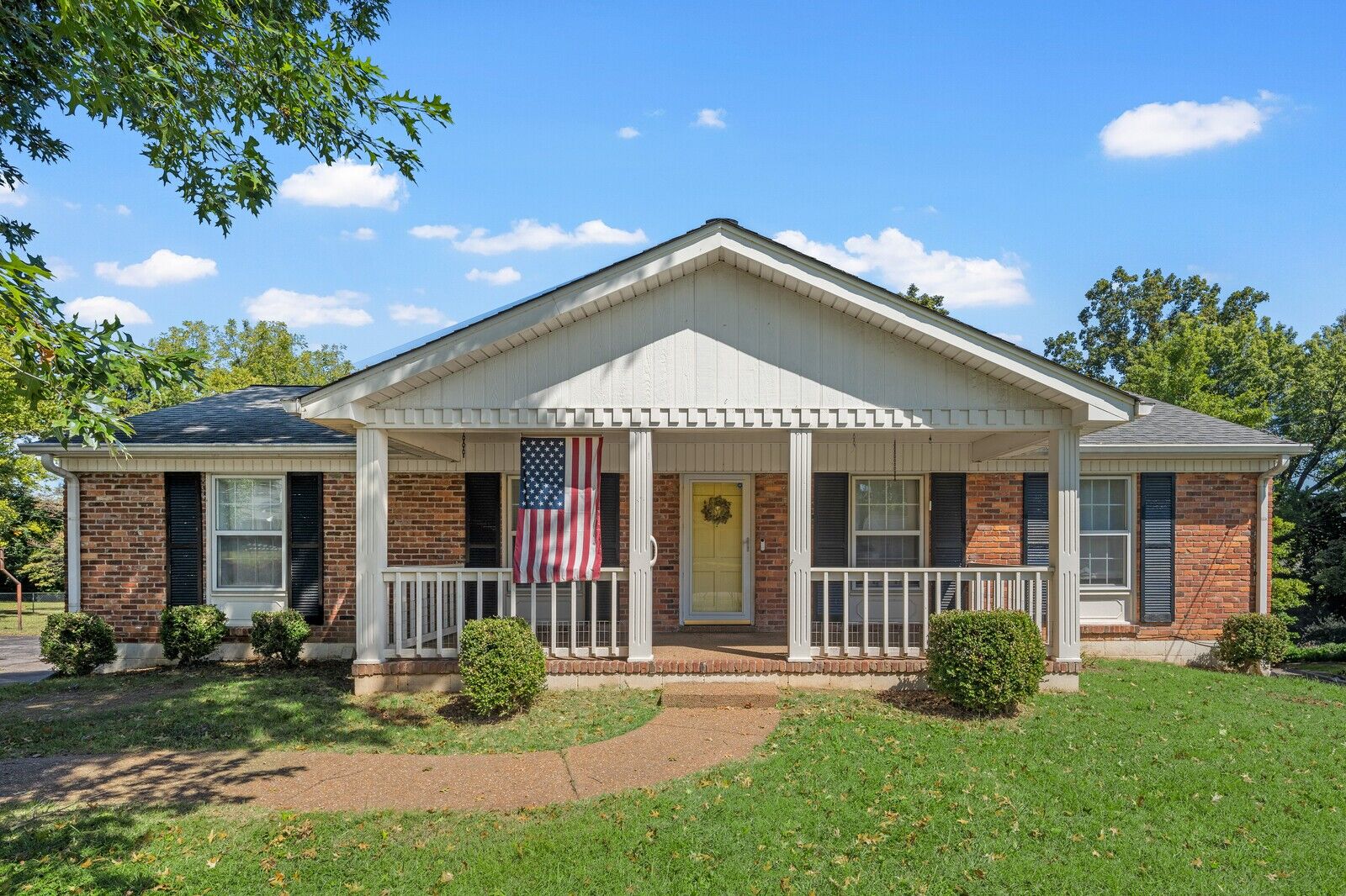Property Photo: 306 Gaywood Dr TN 37211