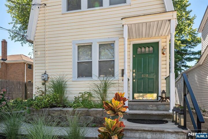 Property Photo:  428 Washington Terrace  NJ 07605 