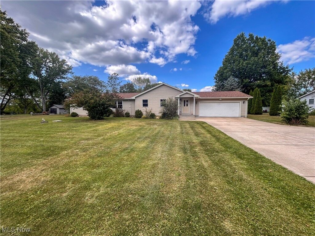 Property Photo:  3461 Everett Hull Road  OH 44410 