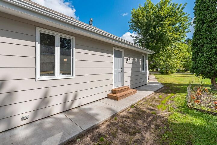 Property Photo: 915 5th Avenue NE MN 56401
