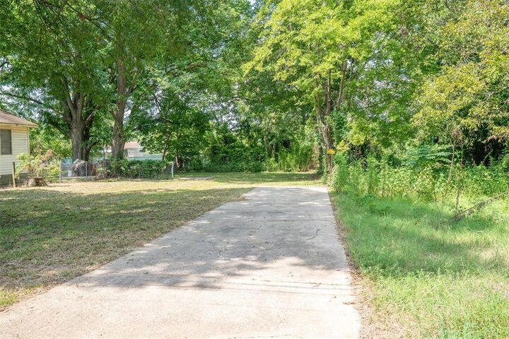 Property Photo:  1609 Plum  TX 75501 