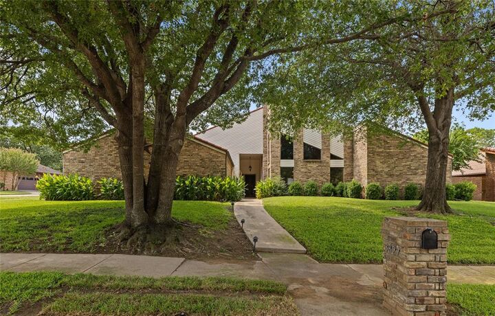 Property Photo:  3827 Ashbury Lane  TX 76021 