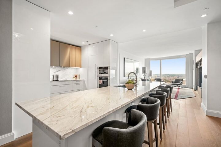 Property Photo:  240 Devonshire Street 5002  MA 02110 
