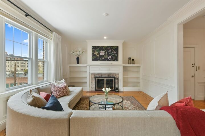 Property Photo: 125 Park St 6 MA 02446