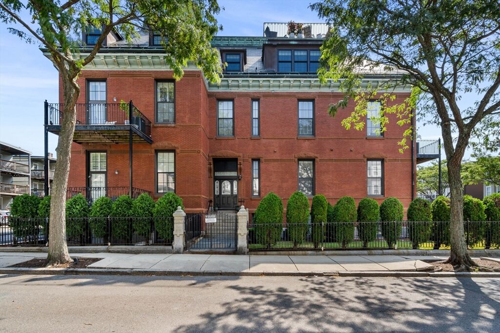 Property Photo: 110 O St 7 MA 02127