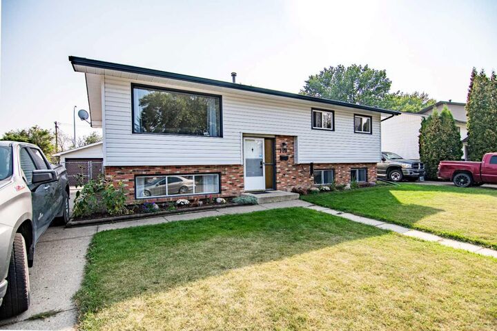 129 Wiltshire Boulevard  Red Deer AB T4N 6B4 photo