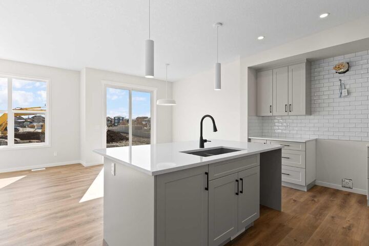 Property Photo:  1504 3 Street SE  AB T1V 0K7 