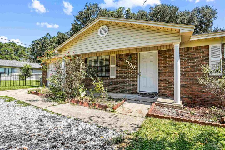 Property Photo:  5896 Moss Ln  FL 32505 