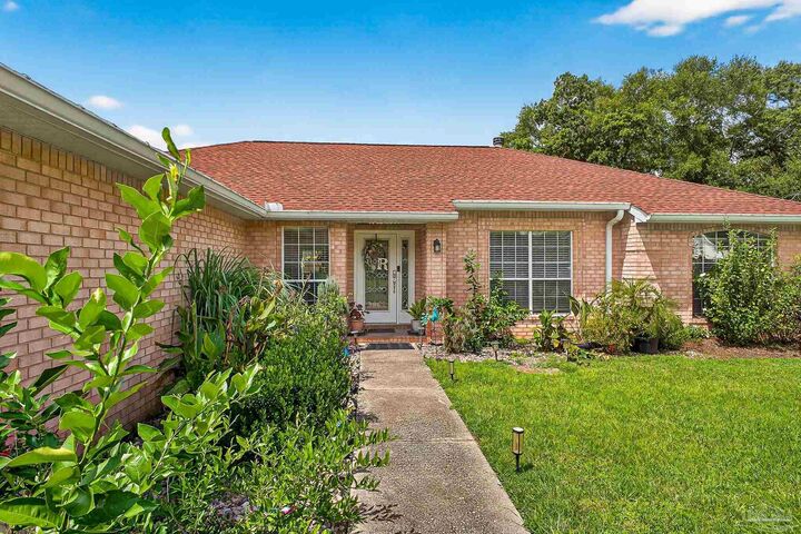 Property Photo: 10051 Bristol Park Rd FL 32533