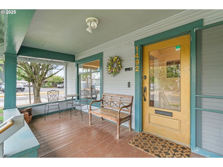Property Photo: 1492 Pearl St OR 97401